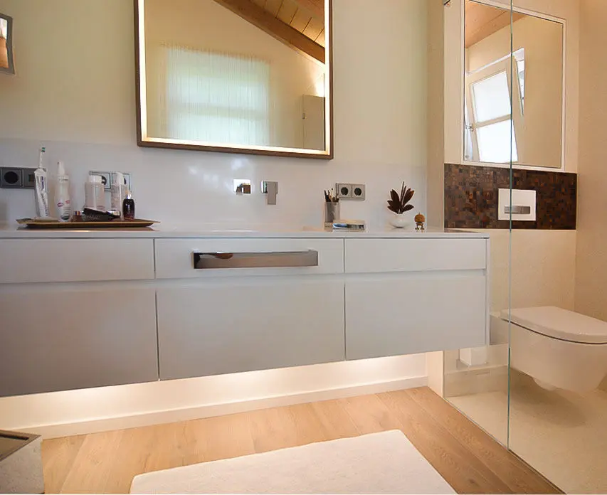 Weißer Waschtisch nach Maß, Badplaner München